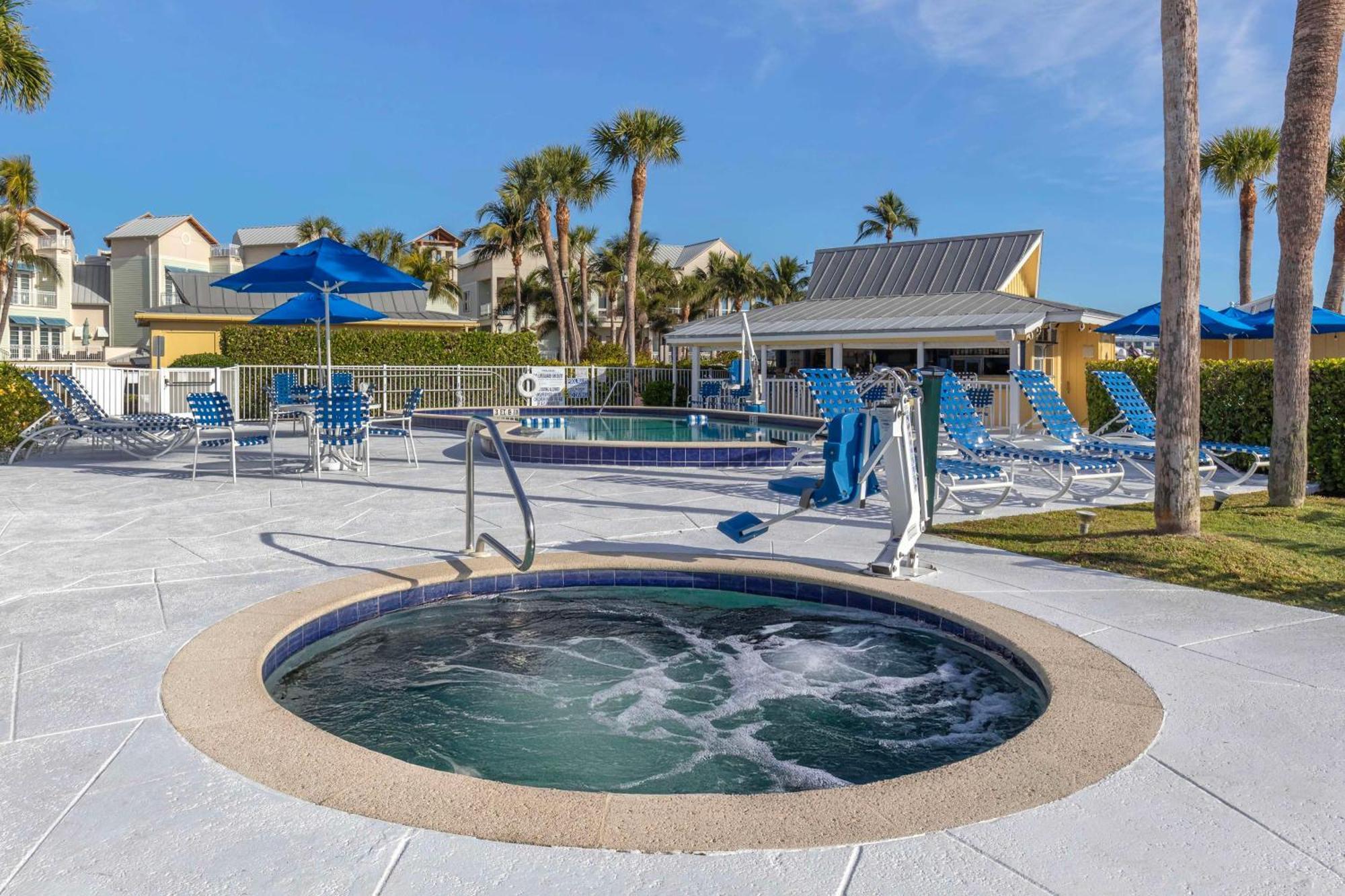 Готель Hilton Vacation Club Charter Club Naples Bay Екстер'єр фото